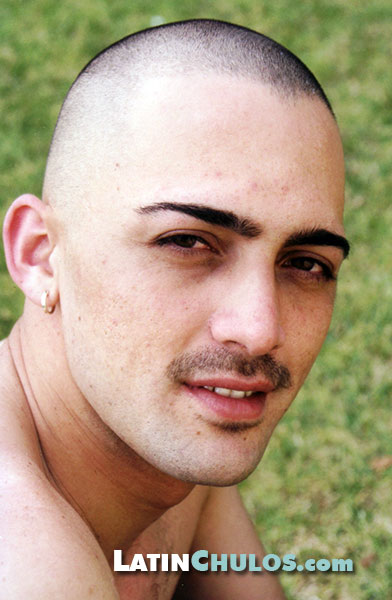LatinChulos.com - Carlos
