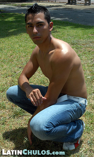 LatinChulos.com - Carlos