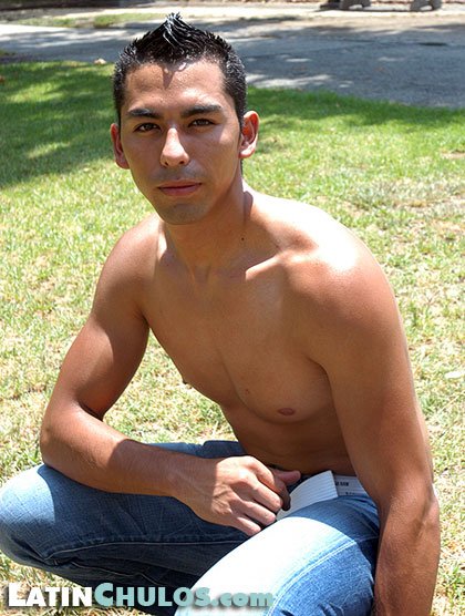 LatinChulos.com - Carlos