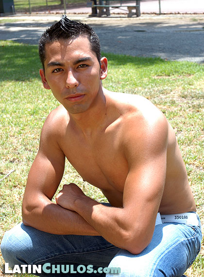 LatinChulos.com - Carlos