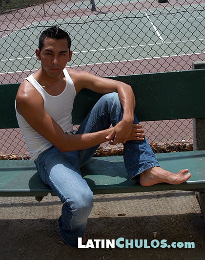 LatinChulos.com - Carlos