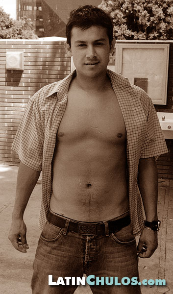 LatinChulos.com - Aaron